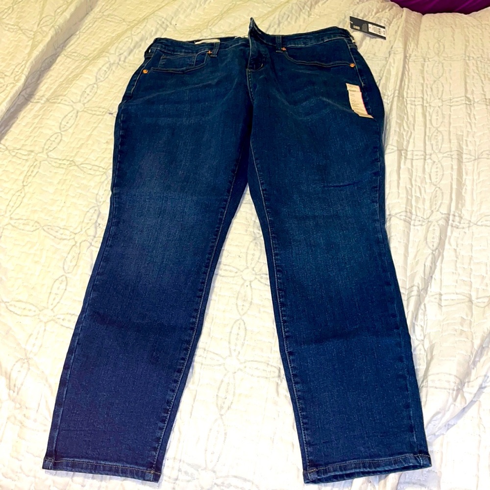 NWT Universal Thread Mid-Rise Curvy Skinny in 18